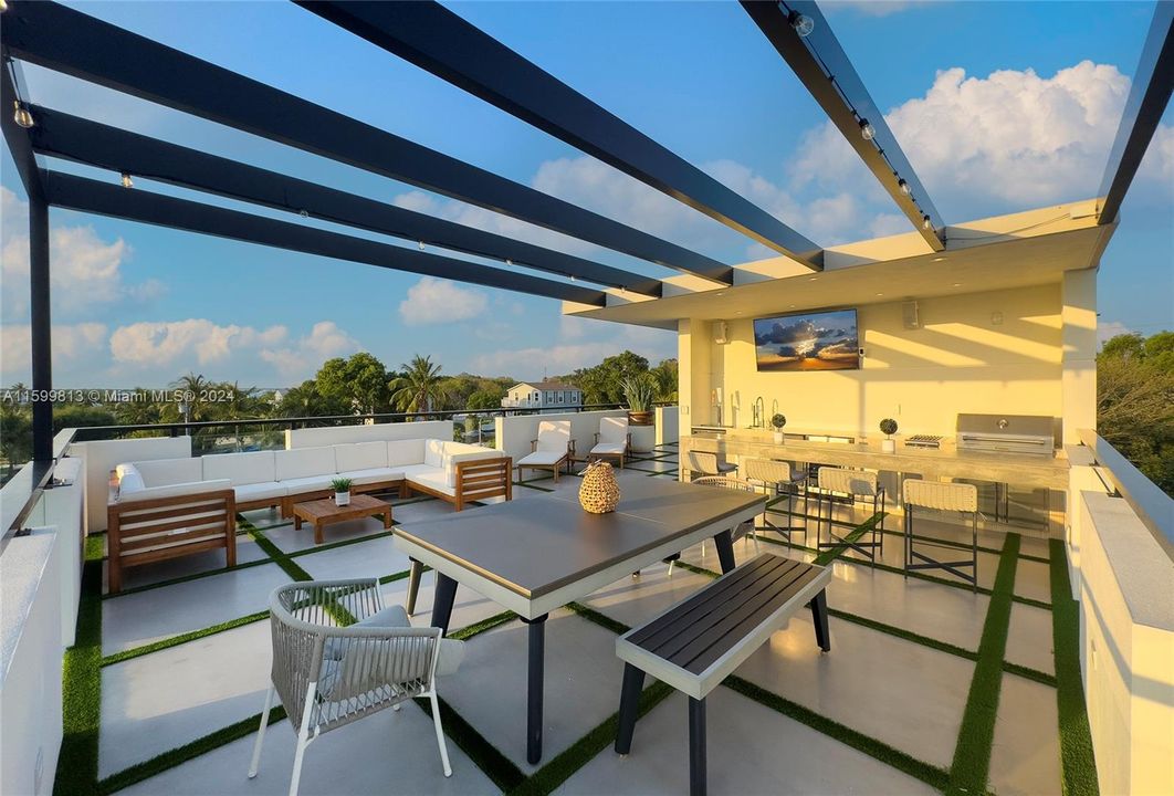 Rooftop Lounge: Entertain in style on this expansive rooftop lounge, complete with cozy seating areas and an outdoor kitchen. It's an ideal spot for gatherings with friends and family under the open sky.