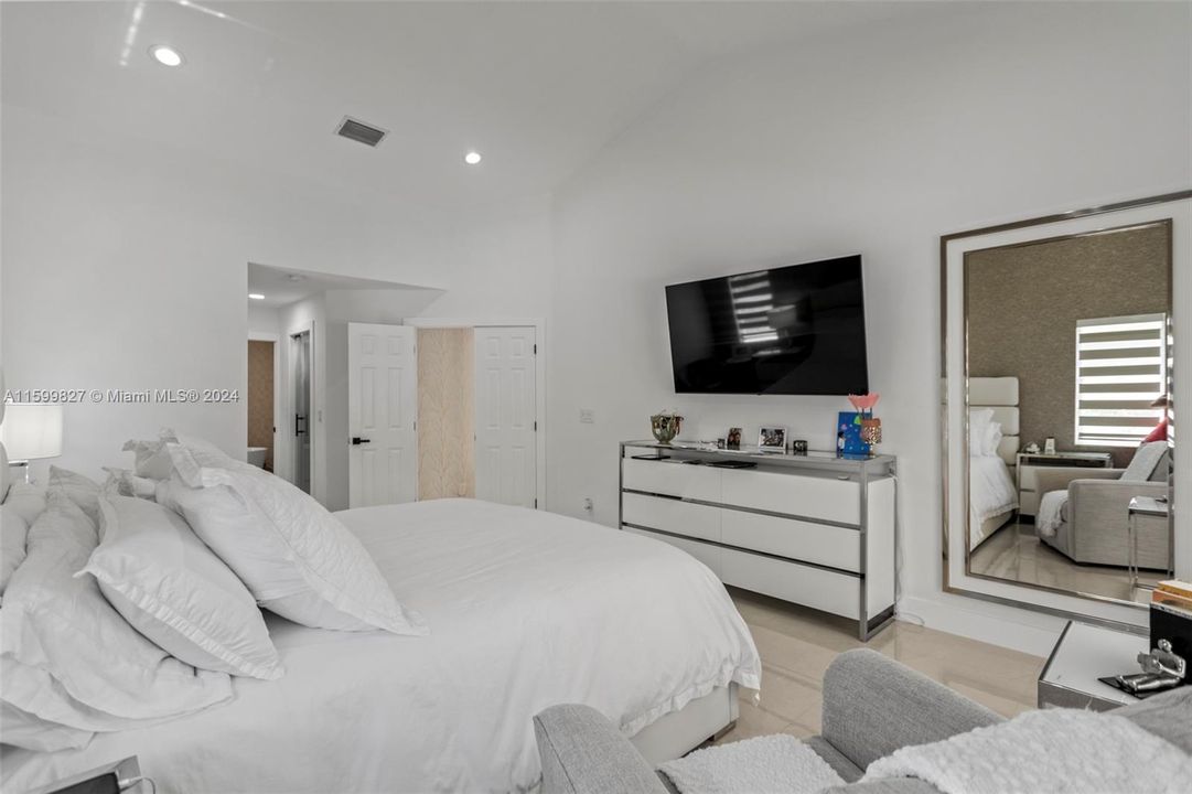 Active With Contract: $1,095,000 (4 beds, 2 baths, 2461 Square Feet)