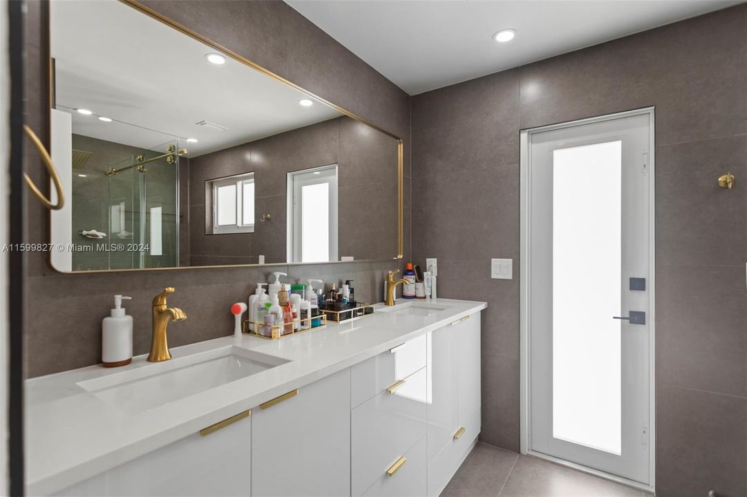Active With Contract: $1,095,000 (4 beds, 2 baths, 2461 Square Feet)