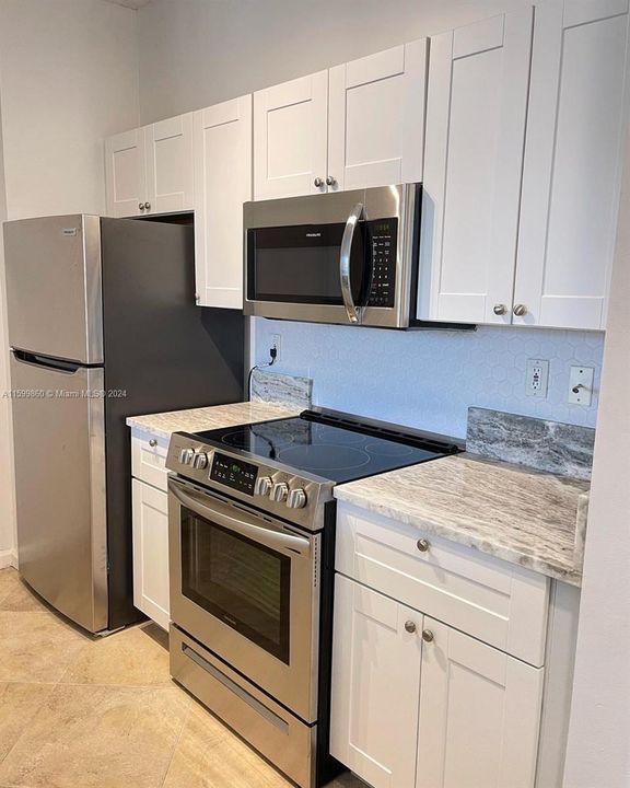 For Sale: $370,000 (1 beds, 1 baths, 705 Square Feet)