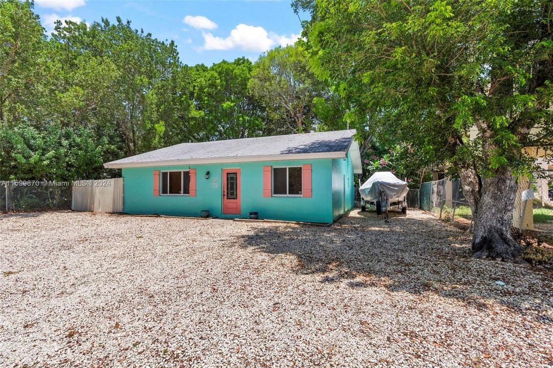 For Sale: $699,000 (3 beds, 2 baths, 1260 Square Feet)