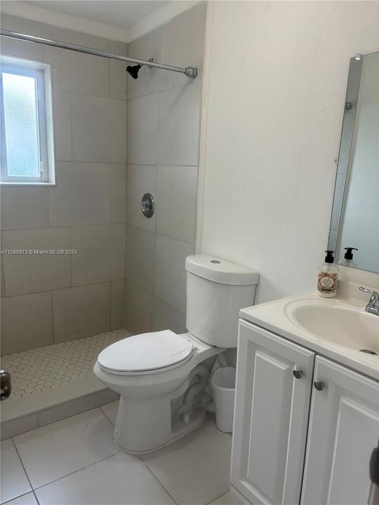 For Rent: $1,800 (2 beds, 1 baths, 1467 Square Feet)