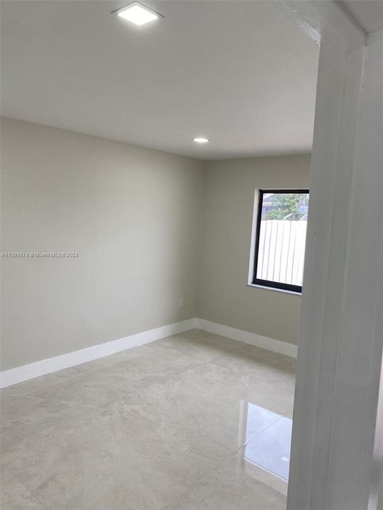 Active With Contract: $3,000 (2 beds, 2 baths, 951 Square Feet)