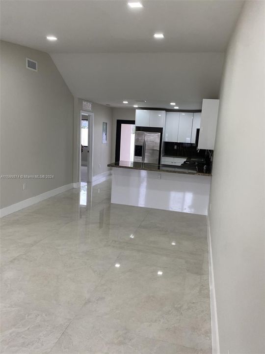 Recently Rented: $3,000 (2 beds, 2 baths, 951 Square Feet)