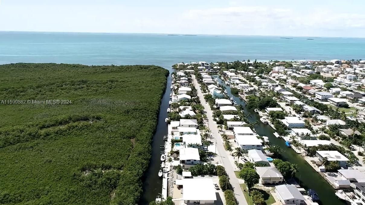 With direct access to the canal, this boat dock is a boater's dream. Enjoy the convenience of launching your boat right from your backyard and exploring the beautiful waters of the Florida Keys.