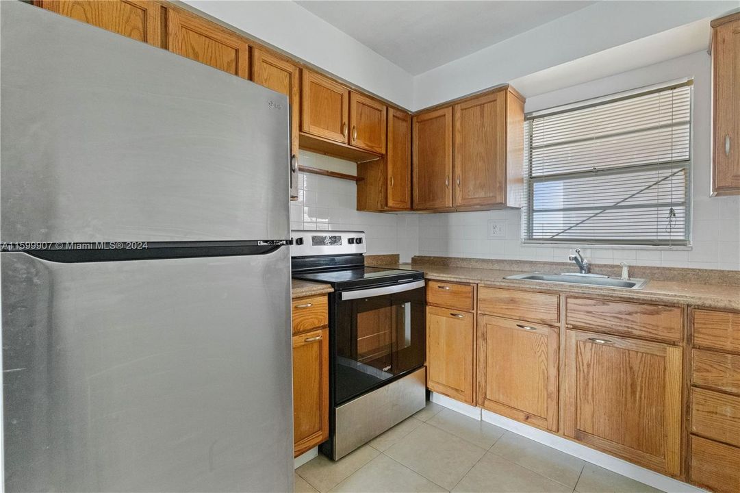 For Sale: $149,000 (1 beds, 1 baths, 740 Square Feet)