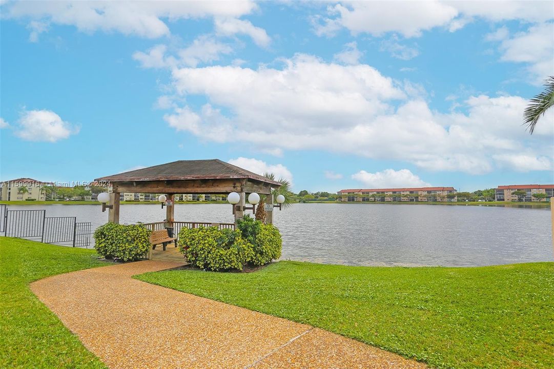 Sitting Area near Tranquil Waterview