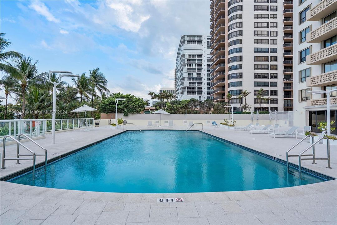 Active With Contract: $2,250 (1 beds, 1 baths, 1019 Square Feet)