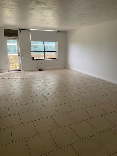 Active With Contract: $2,250 (1 beds, 1 baths, 1019 Square Feet)