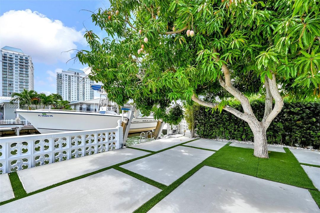 For Sale: $3,499,000 (4 beds, 3 baths, 3027 Square Feet)