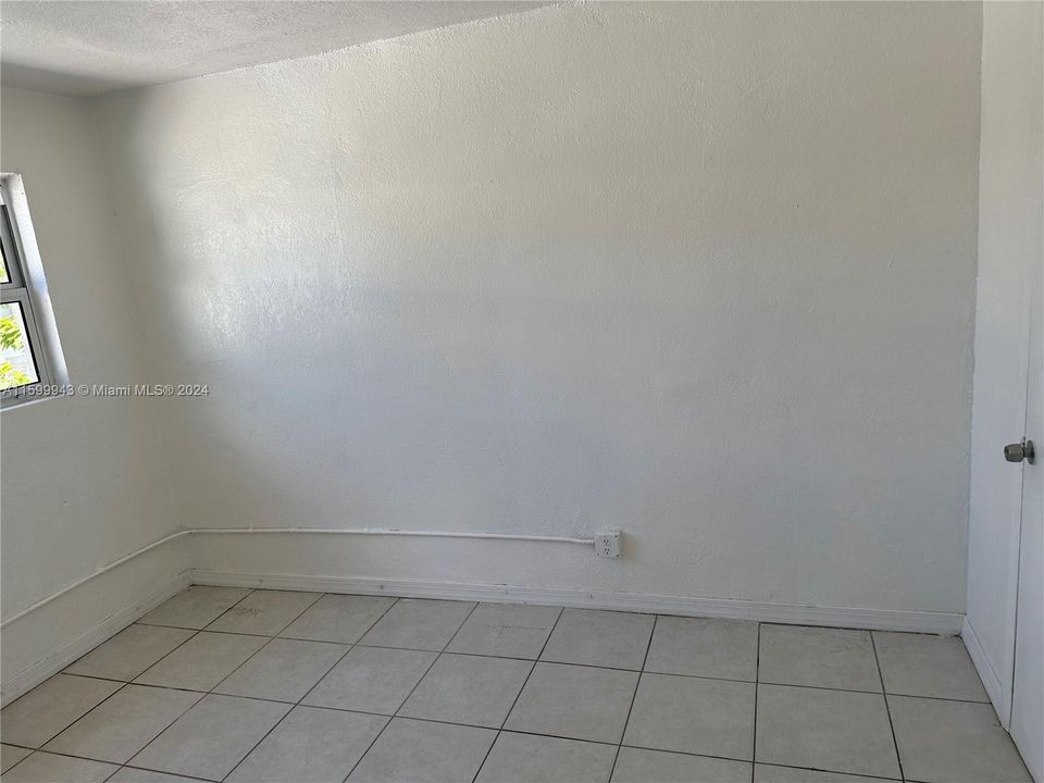 For Rent: $1,350 (1 beds, 1 baths, 2183 Square Feet)