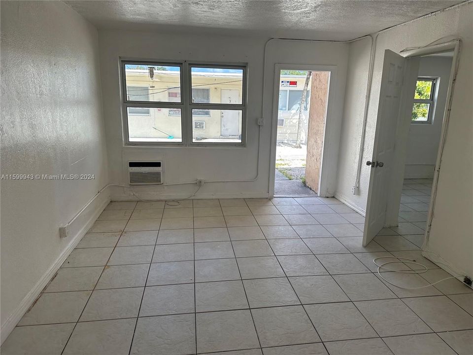 Recently Rented: $1,350 (1 beds, 1 baths, 2183 Square Feet)