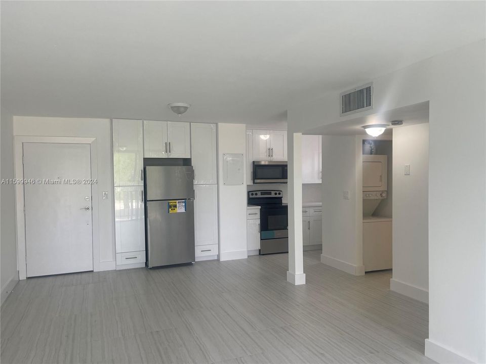 Active With Contract: $265,000 (1 beds, 1 baths, 620 Square Feet)