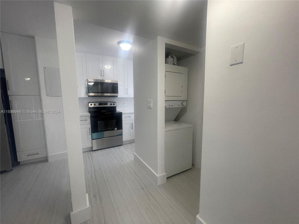 Active With Contract: $265,000 (1 beds, 1 baths, 620 Square Feet)