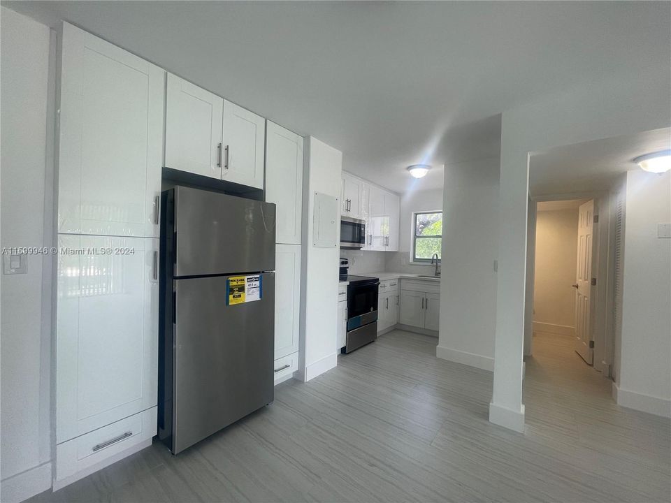 Active With Contract: $265,000 (1 beds, 1 baths, 620 Square Feet)