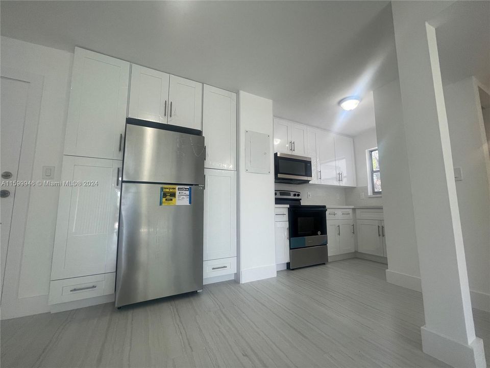 Active With Contract: $265,000 (1 beds, 1 baths, 620 Square Feet)