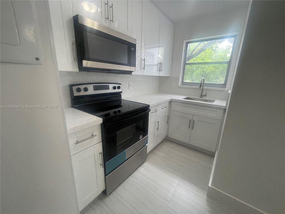 Active With Contract: $265,000 (1 beds, 1 baths, 620 Square Feet)