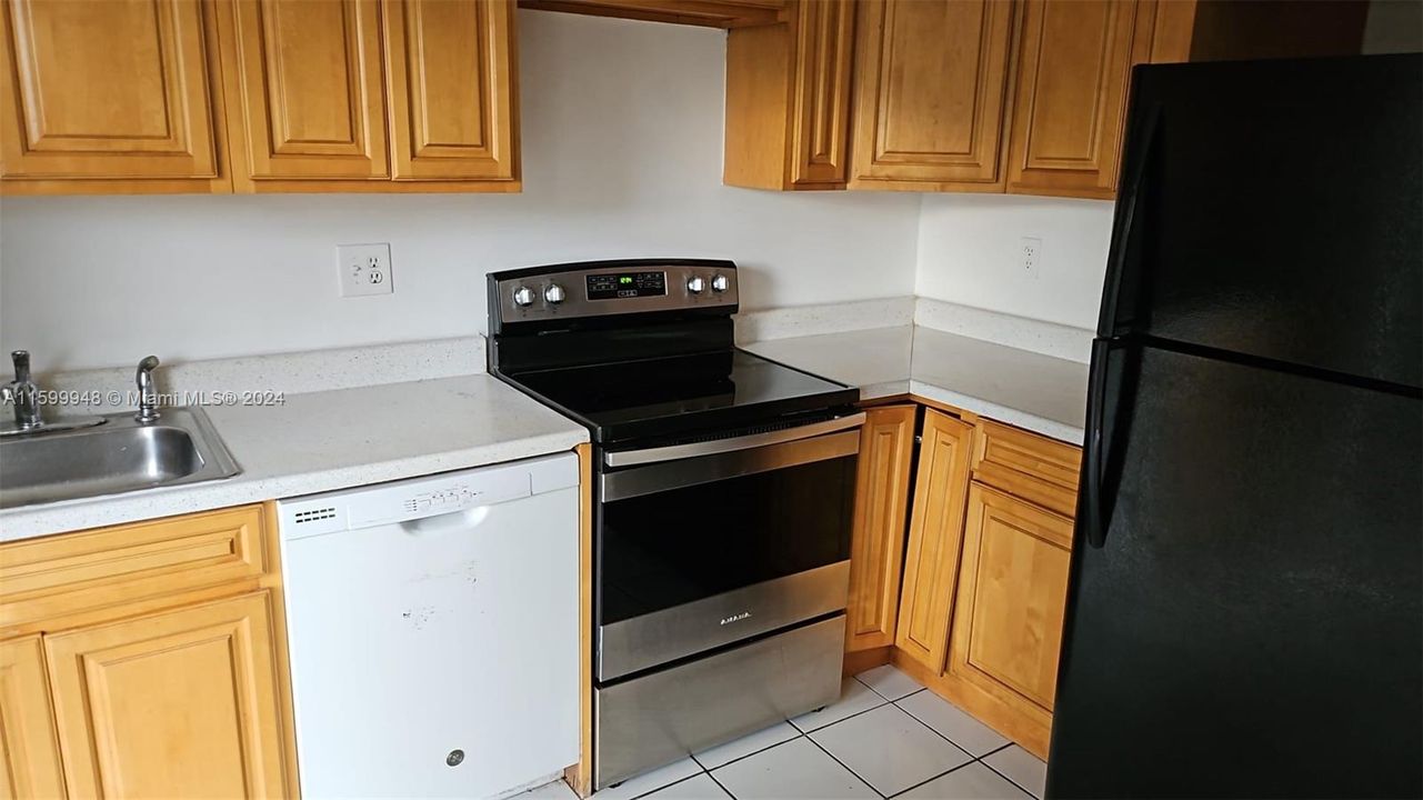 Недавно арендовано: $2,100 (2 спален, 2 ванн, 942 Квадратных фут)