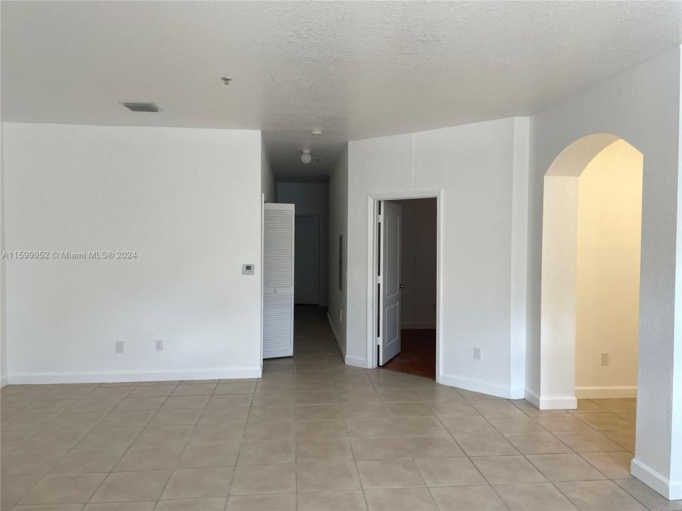 Recently Rented: $2,550 (3 beds, 2 baths, 1340 Square Feet)
