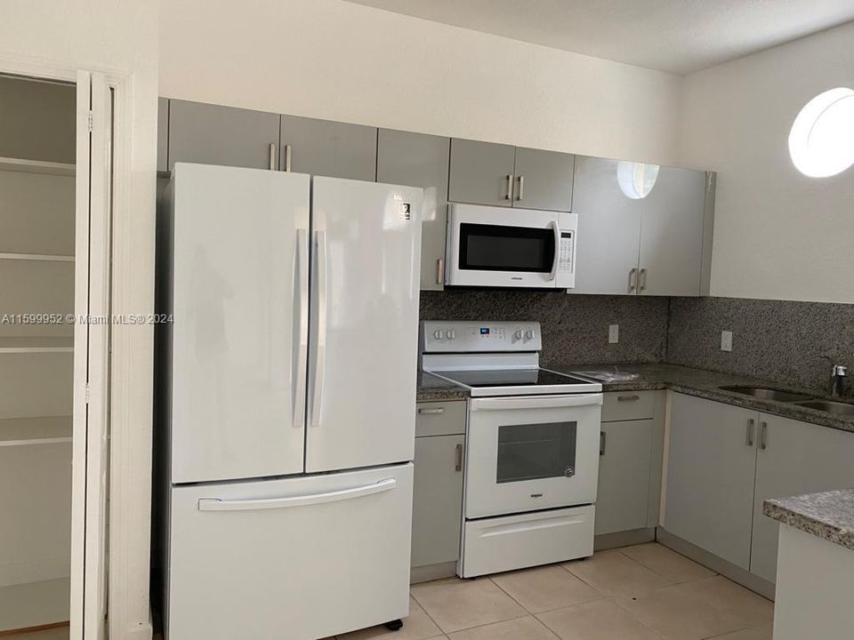 Recently Rented: $2,550 (3 beds, 2 baths, 1340 Square Feet)