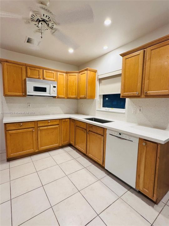 For Rent: $4,250 (2 beds, 2 baths, 1142 Square Feet)