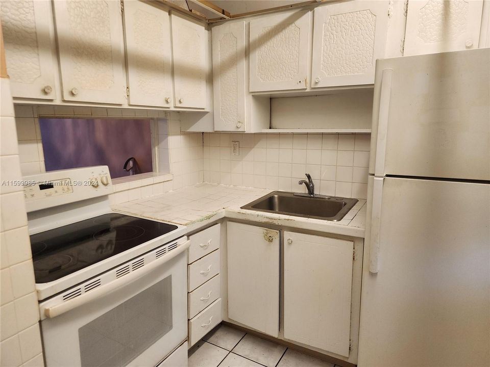 Refrigerator and Electric Oven/range