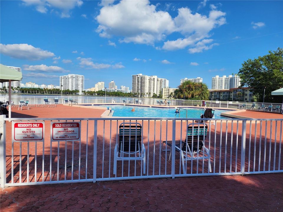 Club House with gym, card room, library and meeting rooms