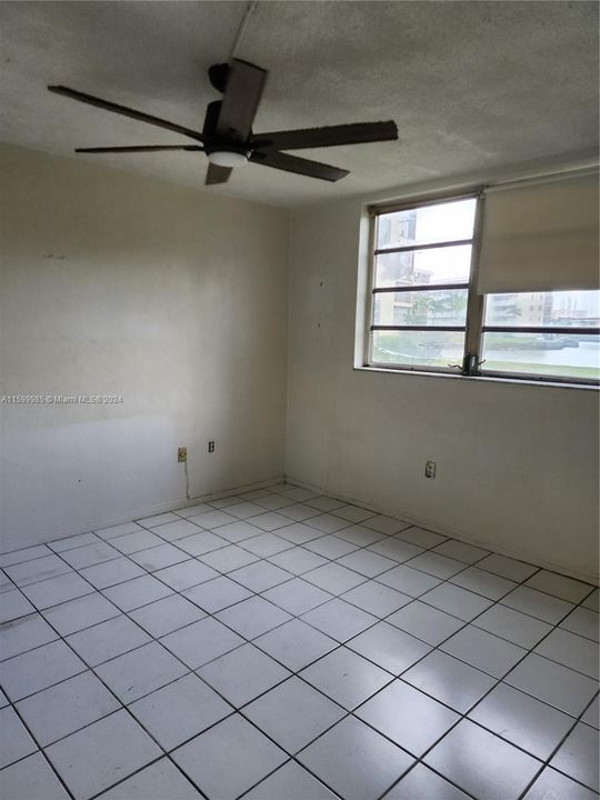 For Sale: $149,000 (1 beds, 1 baths, 763 Square Feet)