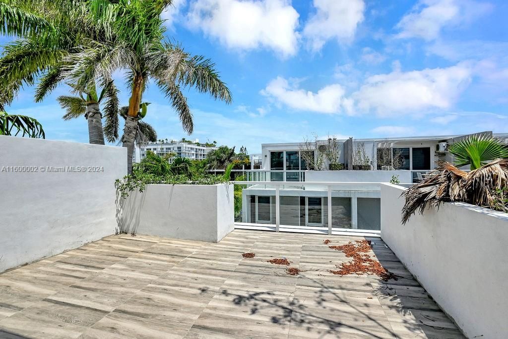 For Sale: $1,995,000 (4 beds, 4 baths, 2519 Square Feet)