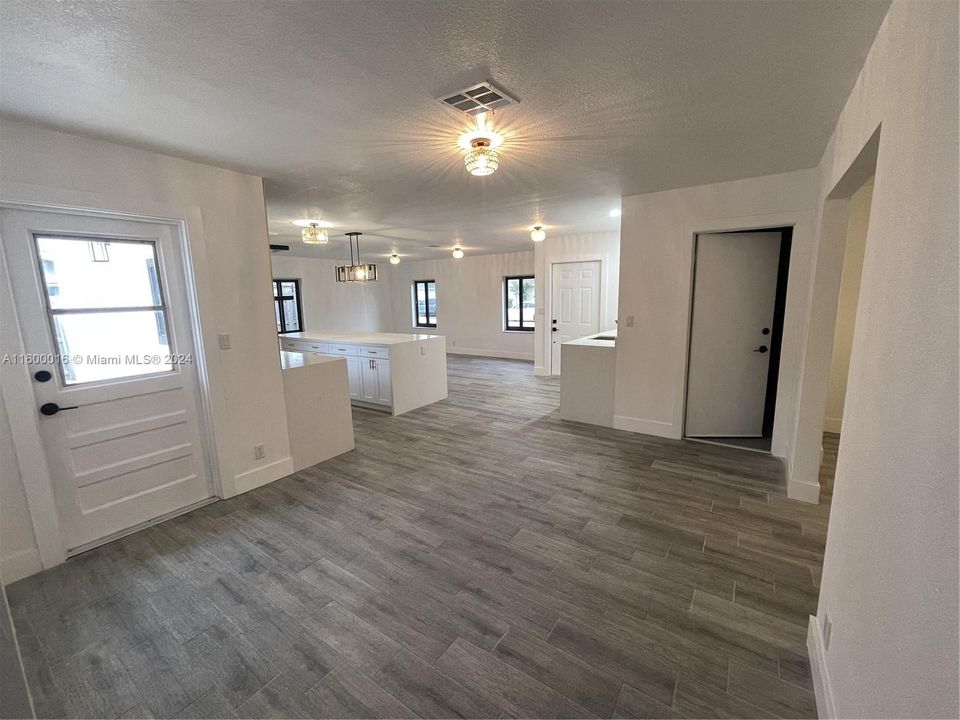 Recently Sold: $525,000 (3 beds, 2 baths, 1542 Square Feet)