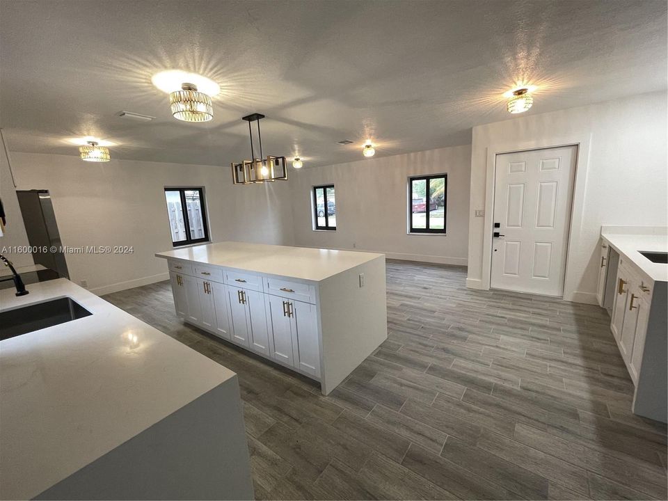 Recently Sold: $525,000 (3 beds, 2 baths, 1542 Square Feet)