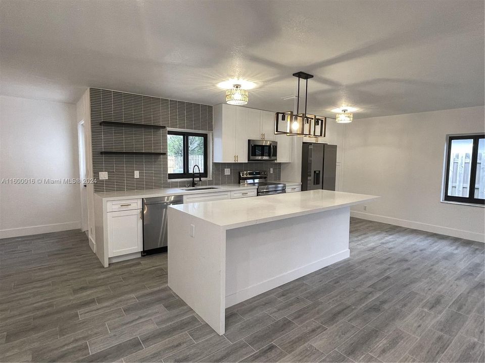 Recently Sold: $525,000 (3 beds, 2 baths, 1542 Square Feet)