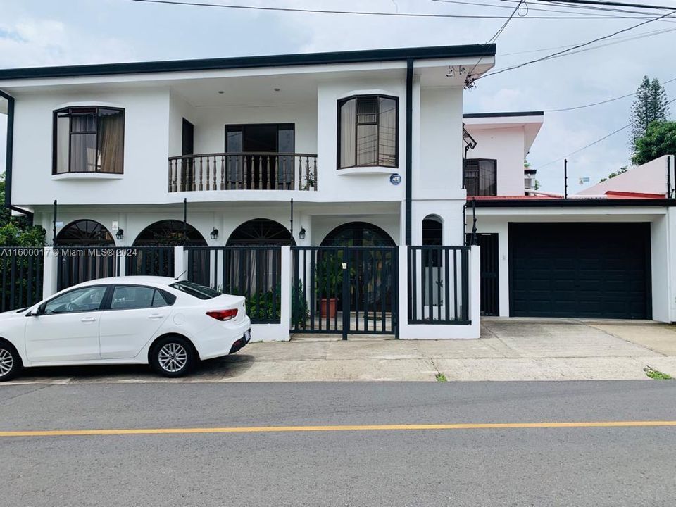 En Venta: $487,000 (8 camas, 5 baños, 4371 Pies cuadrados)