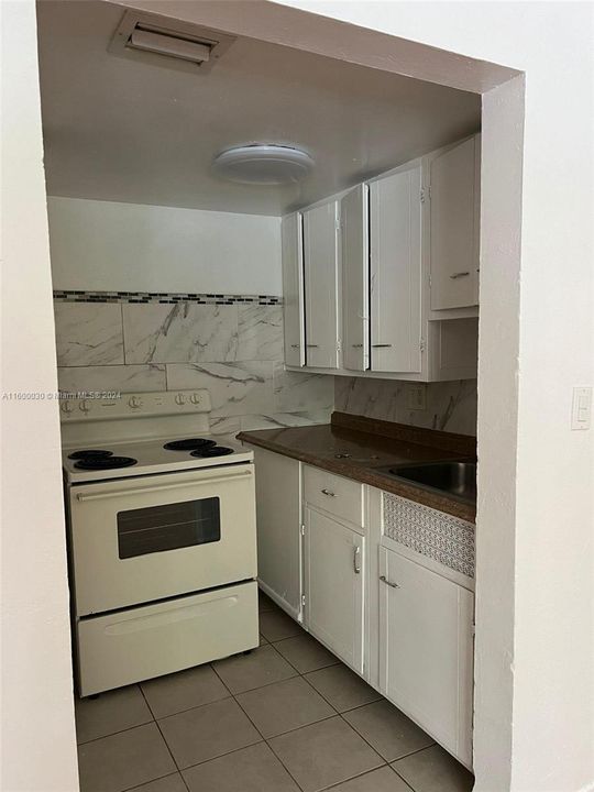 Active With Contract: $1,800 (1 beds, 1 baths, 0 Square Feet)