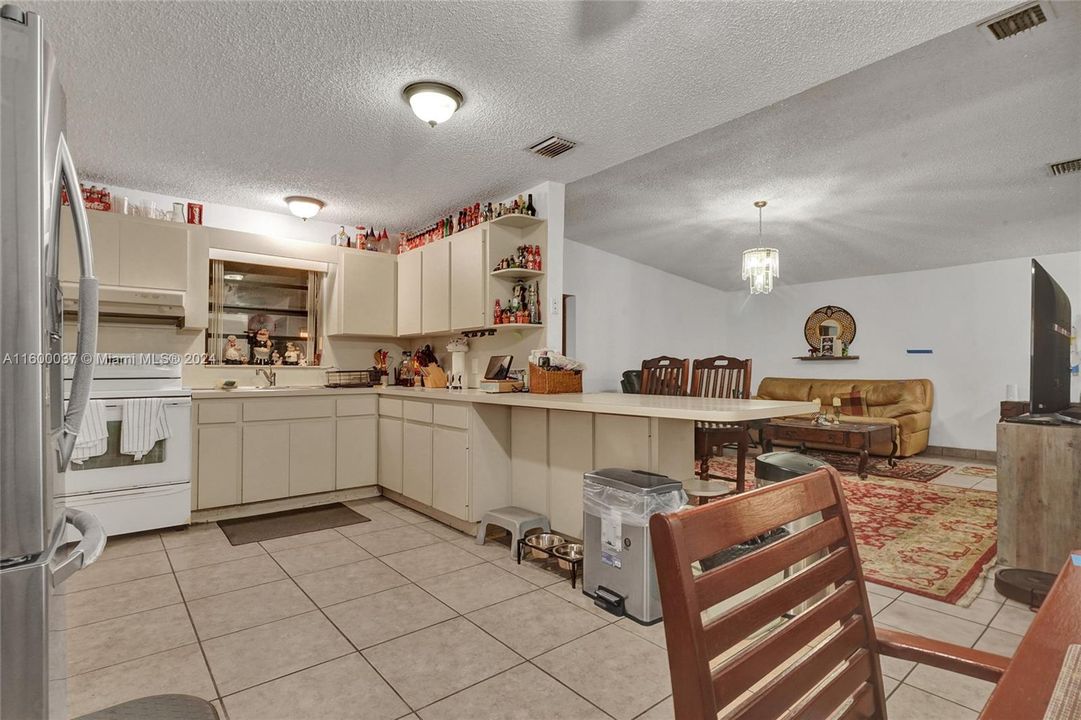 Recently Sold: $440,000 (3 beds, 1 baths, 1606 Square Feet)