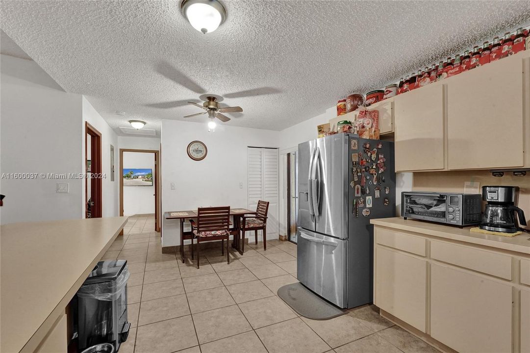 Recently Sold: $440,000 (3 beds, 1 baths, 1606 Square Feet)