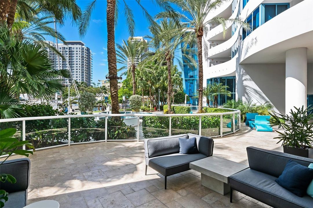 Active With Contract: $5,500 (2 beds, 2 baths, 1161 Square Feet)