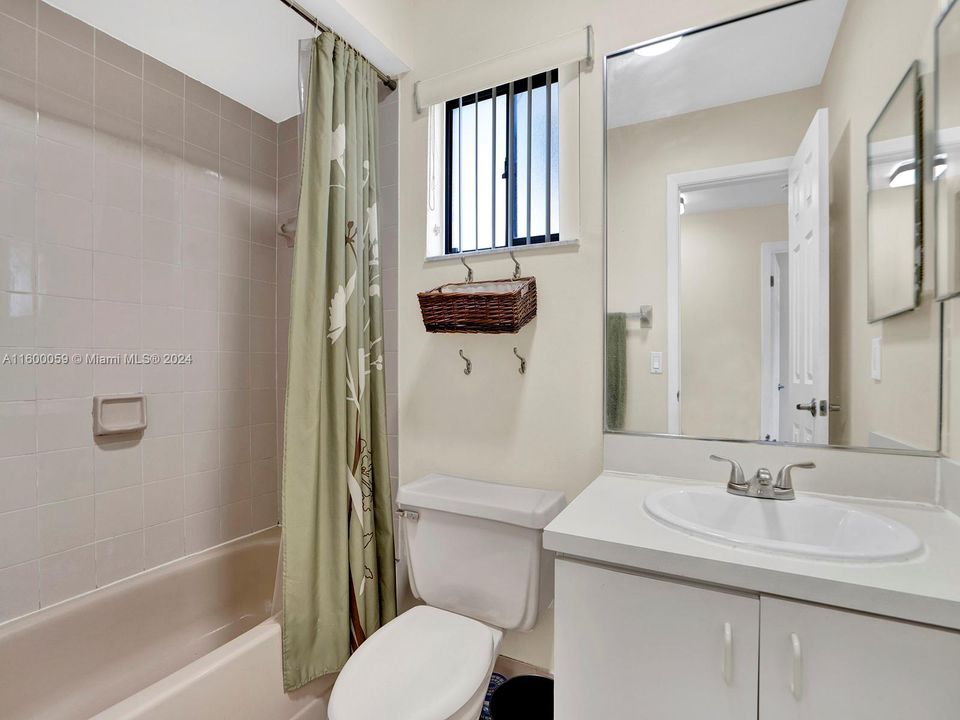 Недавно арендовано: $3,300 (3 спален, 2 ванн, 1630 Квадратных фут)