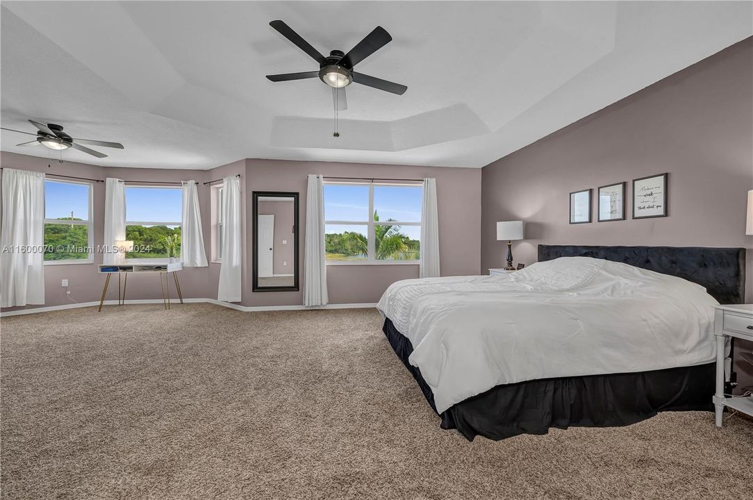 For Sale: $1,049,000 (4 beds, 2 baths, 2940 Square Feet)