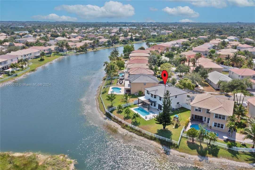 For Sale: $1,049,000 (4 beds, 2 baths, 2940 Square Feet)