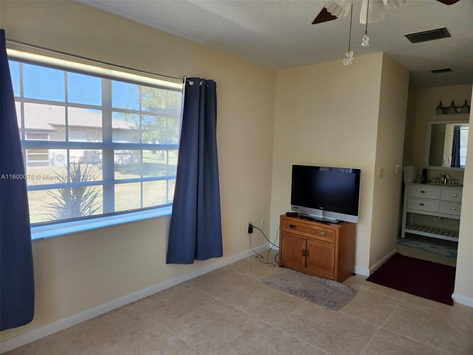 For Sale: $217,500 (2 beds, 2 baths, 1336 Square Feet)