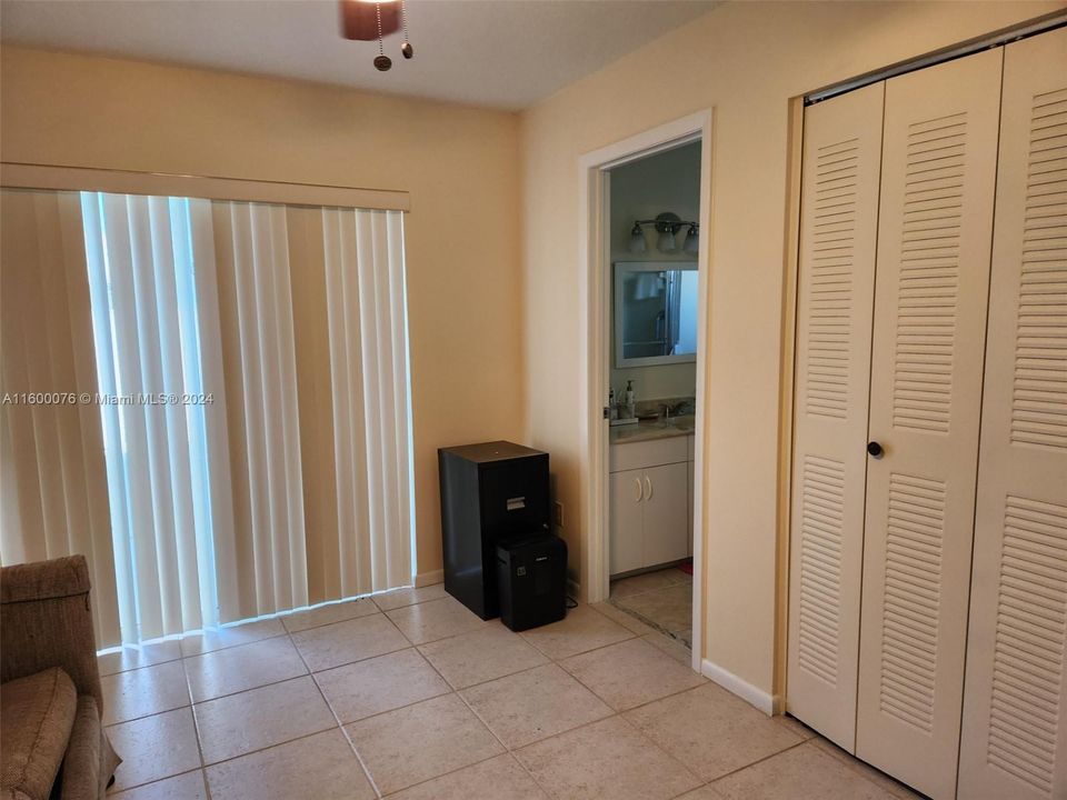 For Sale: $219,900 (2 beds, 2 baths, 1336 Square Feet)