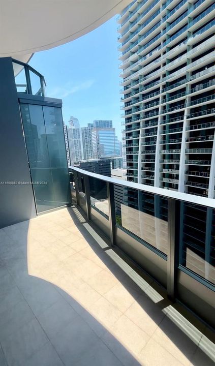 Recently Rented: $4,550 (1 beds, 1 baths, 829 Square Feet)