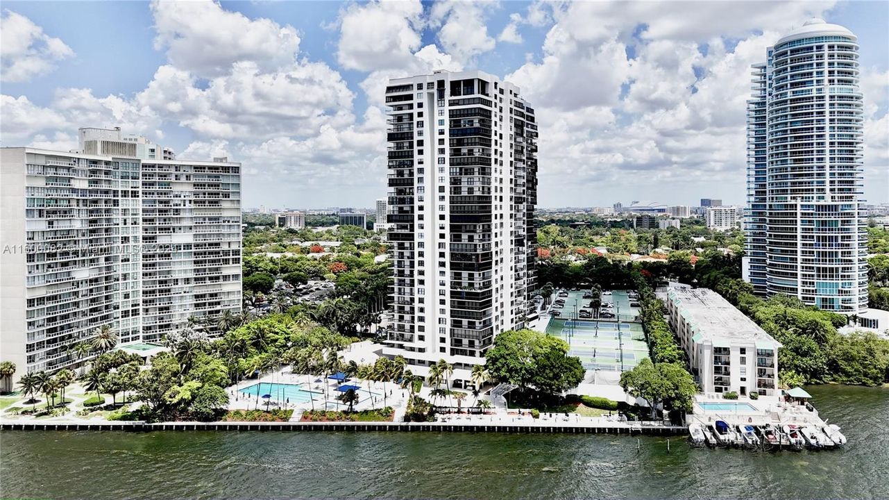 Recently Sold: $1,150,000 (2 beds, 2 baths, 1460 Square Feet)