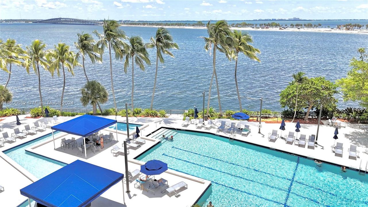 Recently Sold: $1,150,000 (2 beds, 2 baths, 1460 Square Feet)