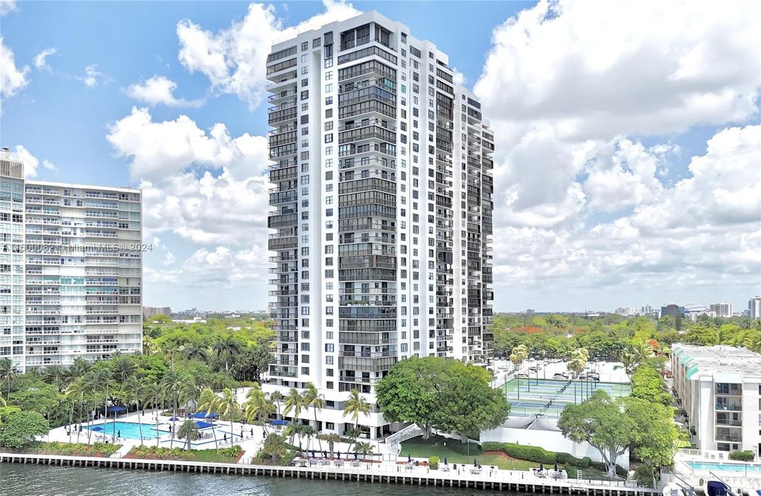 Recently Sold: $1,150,000 (2 beds, 2 baths, 1460 Square Feet)