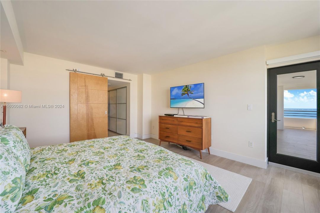 Recently Sold: $1,150,000 (2 beds, 2 baths, 1460 Square Feet)