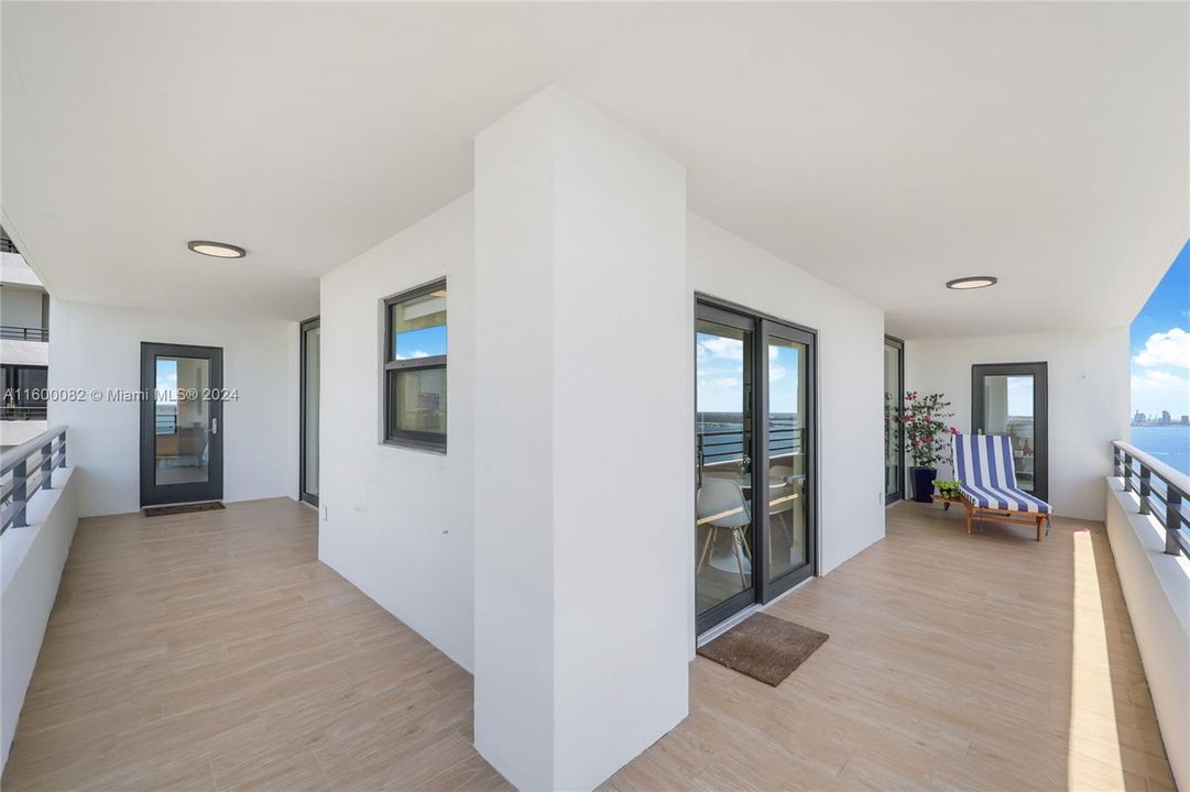 Recently Sold: $1,150,000 (2 beds, 2 baths, 1460 Square Feet)