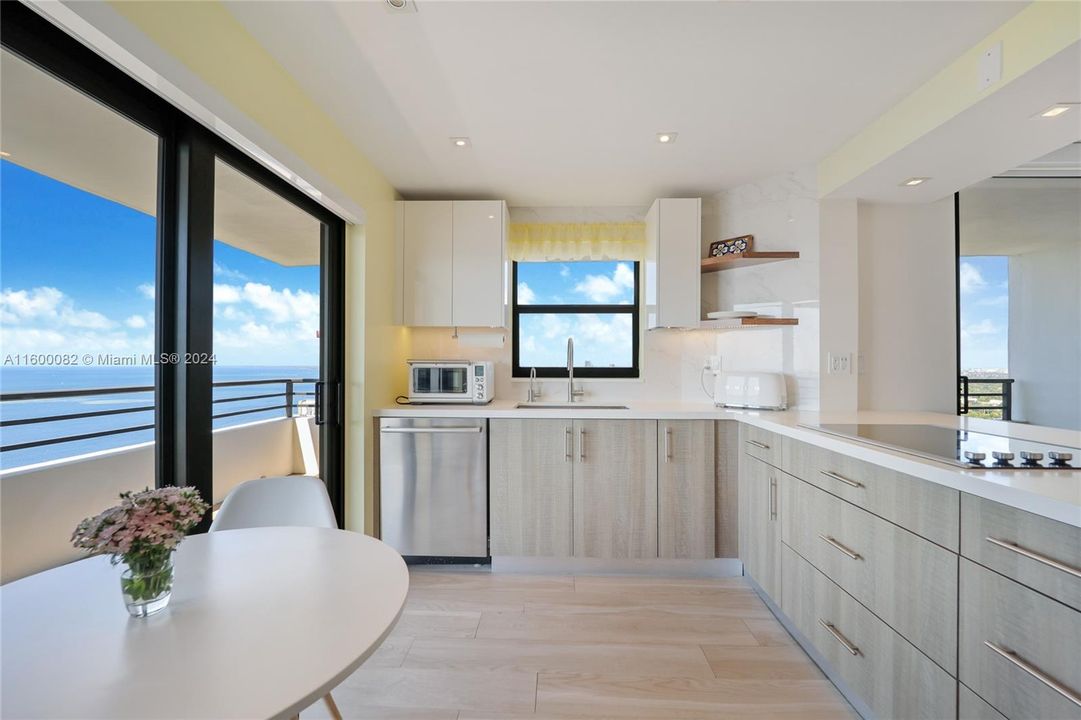 Recently Sold: $1,150,000 (2 beds, 2 baths, 1460 Square Feet)