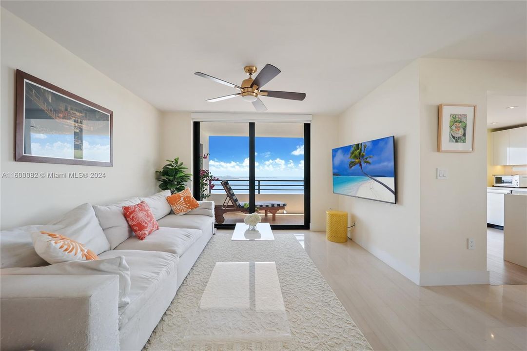 Recently Sold: $1,150,000 (2 beds, 2 baths, 1460 Square Feet)